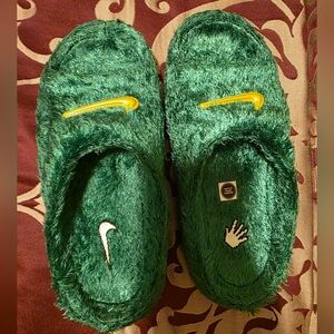 Brand new ds nike reactx rejuven8 green slide with yellow swoosh size 9 men's.